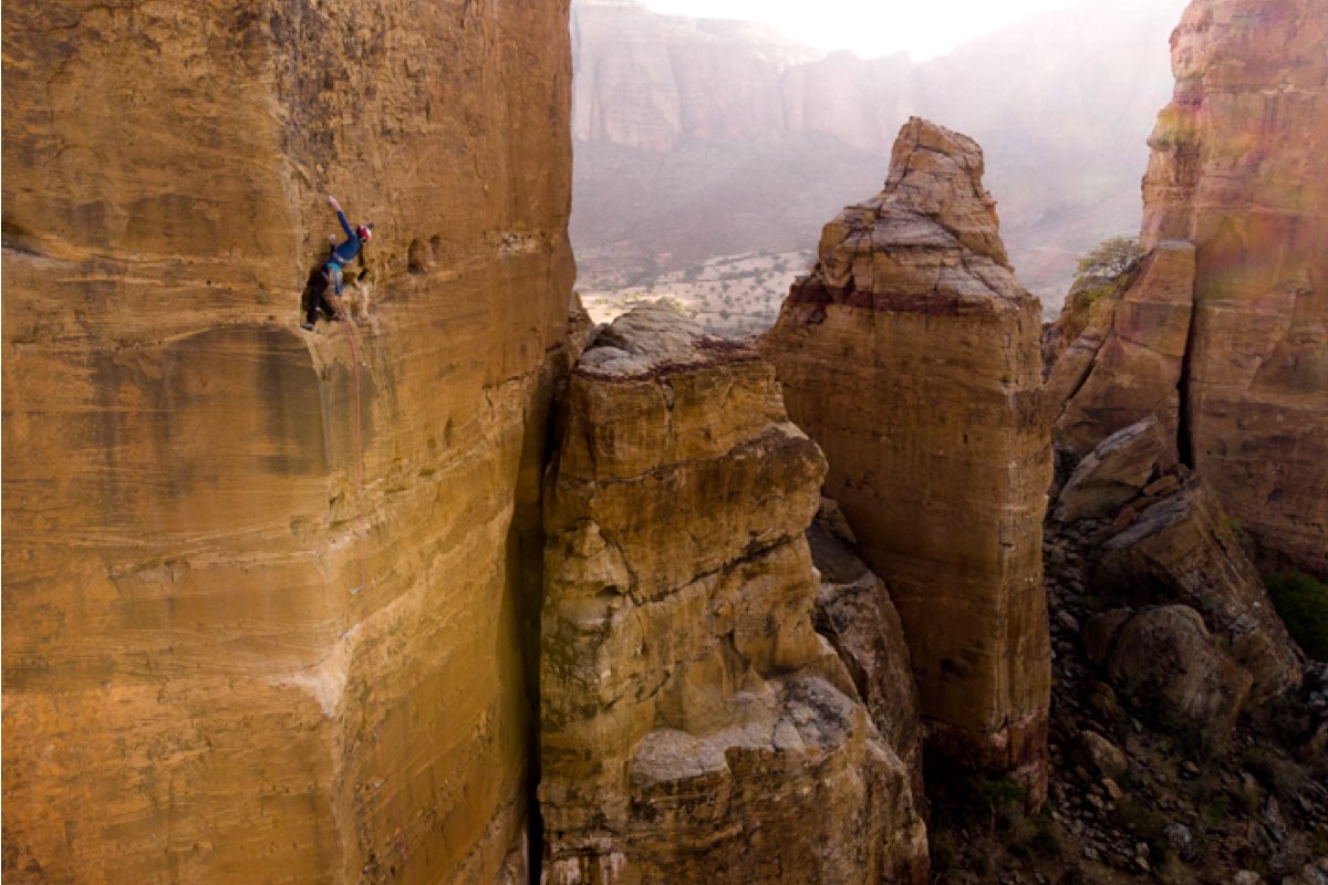 Caroline Cialvaldini on cliff edge