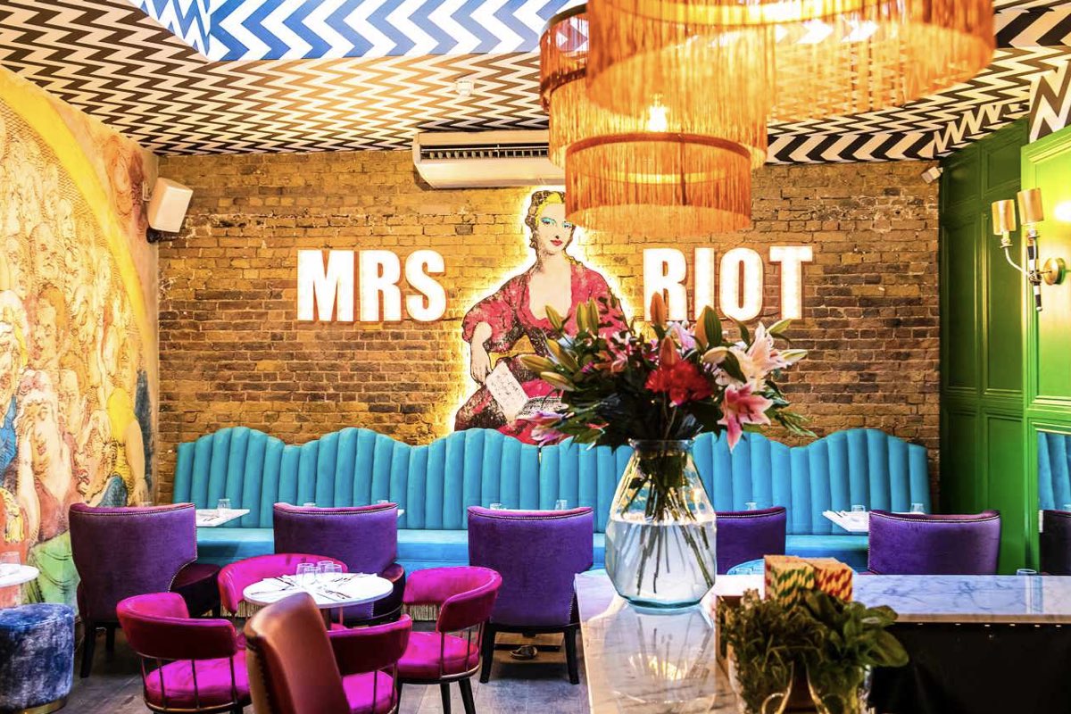 Mrs Riot Vegan Cupcake Drag Queen Bottomless Brunch - Perfect For Planning A Hen Party